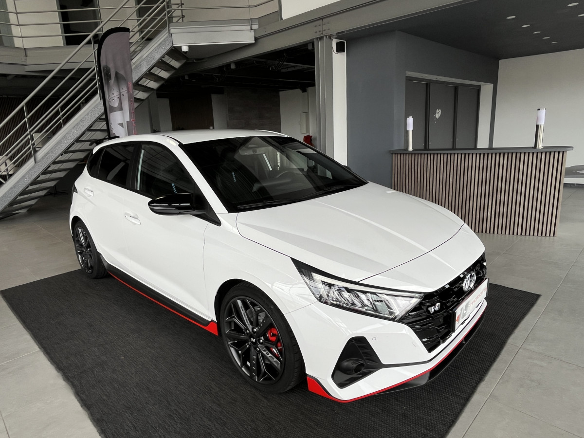HYUNDAI I20 N 1,6 T-GDI 204 GPS CAMERA APPLE CARPLAY REGULATEUR LIMITEUR KEYLESS VIRTUAL COCKPIT DRIVE SELECT HIFI BOSE FULL LED DIFFERENTIEL A GLISSEMENT ETAT NEUF