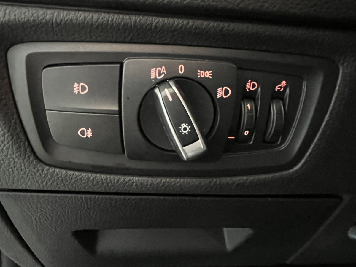 BMW SERIE 1 114 D 95 F20  TYPE BUSINESS DESIGN  GPS  CAMERA KEYLESS FEUX HALOGENE REGULATEUR LIMITEUR JANTES ALU 16  PARK PILOT TRES BON ETAT