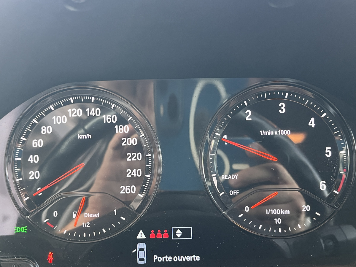 BMW SERIE 1 114 D 95 F20  TYPE BUSINESS DESIGN  GPS  CAMERA KEYLESS FEUX HALOGENE REGULATEUR LIMITEUR JANTES ALU 16  PARK PILOT TRES BON ETAT