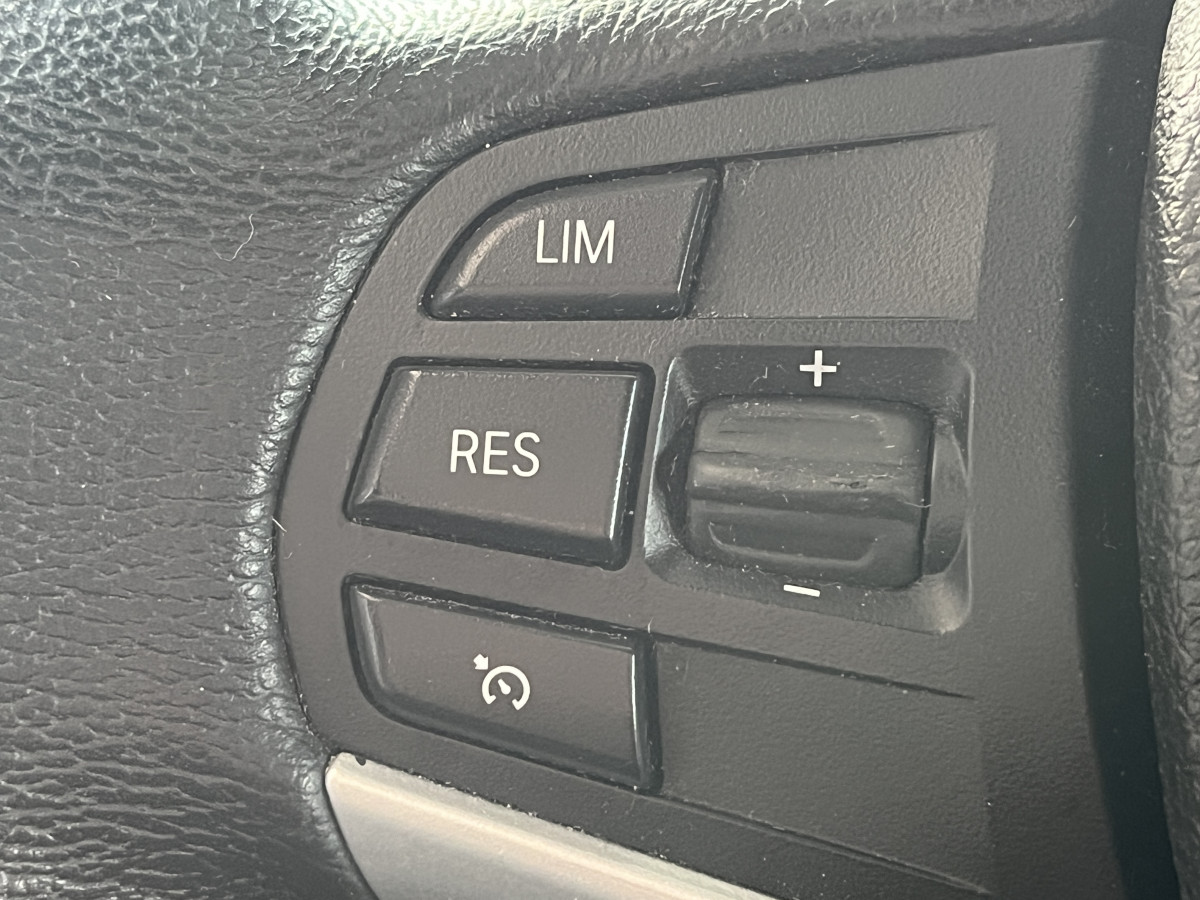 BMW SERIE 1 114 D 95 F20  TYPE BUSINESS DESIGN  GPS  CAMERA KEYLESS FEUX HALOGENE REGULATEUR LIMITEUR JANTES ALU 16  PARK PILOT TRES BON ETAT
