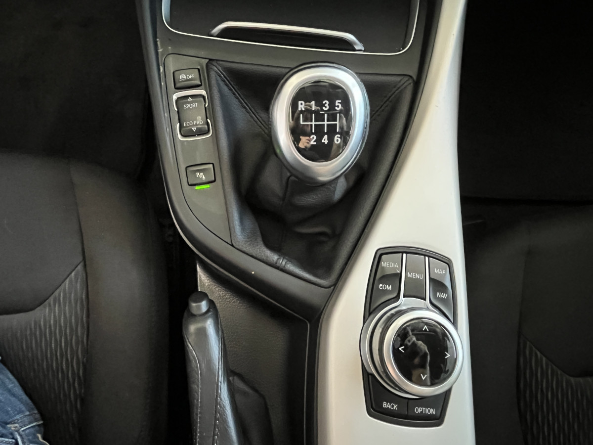 BMW SERIE 1 114 D 95 F20  TYPE BUSINESS DESIGN  GPS  CAMERA KEYLESS FEUX HALOGENE REGULATEUR LIMITEUR JANTES ALU 16  PARK PILOT TRES BON ETAT