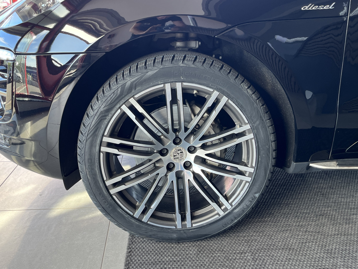 PORSCHE MACAN S DIESEL 3,0 V6 258 4X4 PDK  ATTELAGE GPS CAMERA PASM REGULATEUR HIFI BOSE BI-XENON PACK SPORT DESIGN MARCHE PIED PACK CHRONO SPORT PDLS PLUS PACK CONFORT JANTES TURBO 21