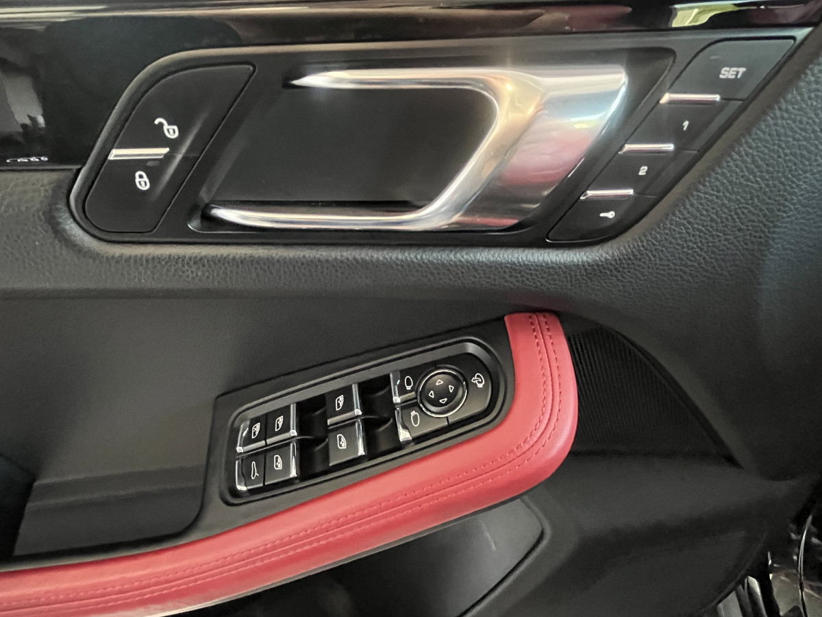 PORSCHE MACAN S DIESEL 3,0 V6 258 4X4 PDK  ATTELAGE GPS CAMERA PASM REGULATEUR HIFI BOSE BI-XENON PACK SPORT DESIGN MARCHE PIED PACK CHRONO SPORT PDLS PLUS PACK CONFORT JANTES TURBO 21