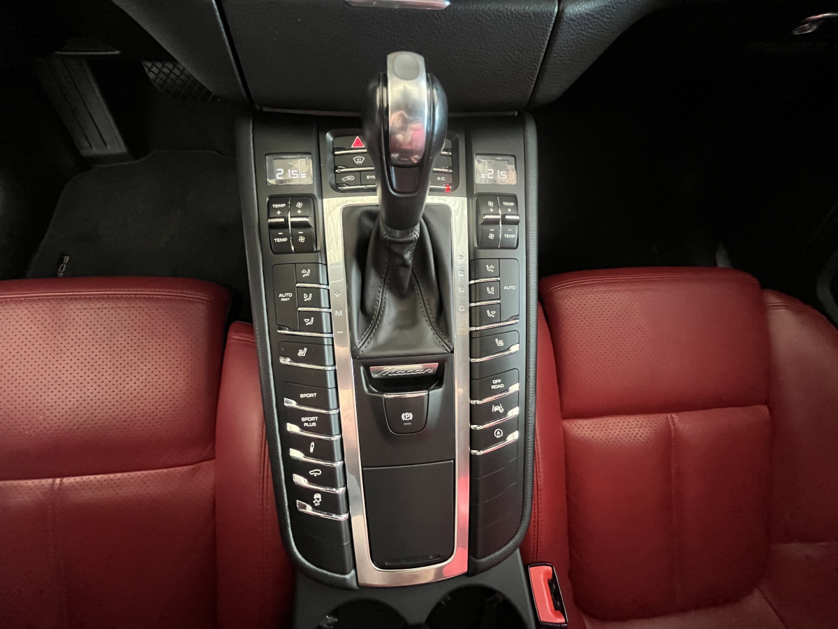 PORSCHE MACAN S DIESEL 3,0 V6 258 4X4 PDK  ATTELAGE GPS CAMERA PASM REGULATEUR HIFI BOSE BI-XENON PACK SPORT DESIGN MARCHE PIED PACK CHRONO SPORT PDLS PLUS PACK CONFORT JANTES TURBO 21