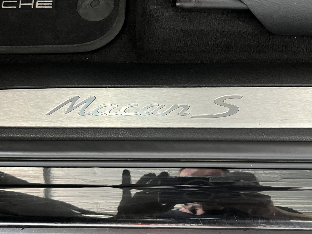 PORSCHE MACAN S DIESEL 3,0 V6 258 4X4 PDK  ATTELAGE GPS CAMERA PASM REGULATEUR HIFI BOSE BI-XENON PACK SPORT DESIGN MARCHE PIED PACK CHRONO SPORT PDLS PLUS PACK CONFORT JANTES TURBO 21