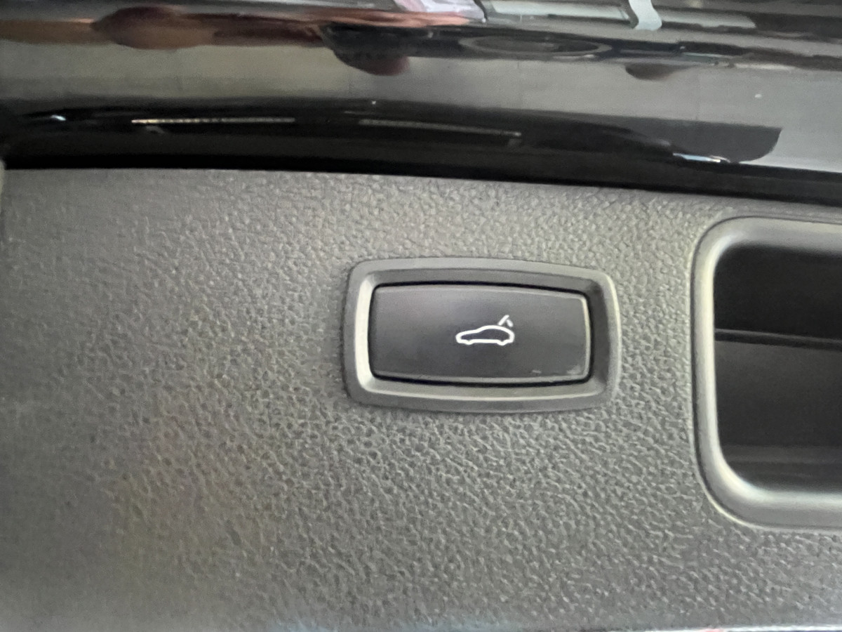 PORSCHE MACAN S DIESEL 3,0 V6 258 4X4 PDK  ATTELAGE GPS CAMERA PASM REGULATEUR HIFI BOSE BI-XENON PACK SPORT DESIGN MARCHE PIED PACK CHRONO SPORT PDLS PLUS PACK CONFORT JANTES TURBO 21