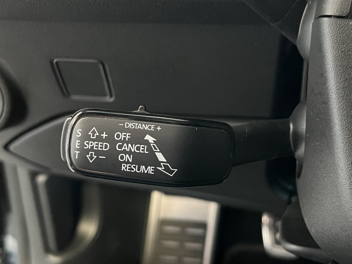 SEAT LEON CUPRA R 2,0 TSI 310 EDITION LIMLITED 799 EXEMPLAIRES GPS CAMERA DCC ACC  KEYLESS REGULATEUR ADAPTATIF SIEGES BAQUETS PACK ALCANTARA  DIVE PROFILE PACK CARBON APPLE CARPLAY FULL LED PARK PILOT HIFI BEATS JANTES 19 ETAT PROCHE DU NEUF