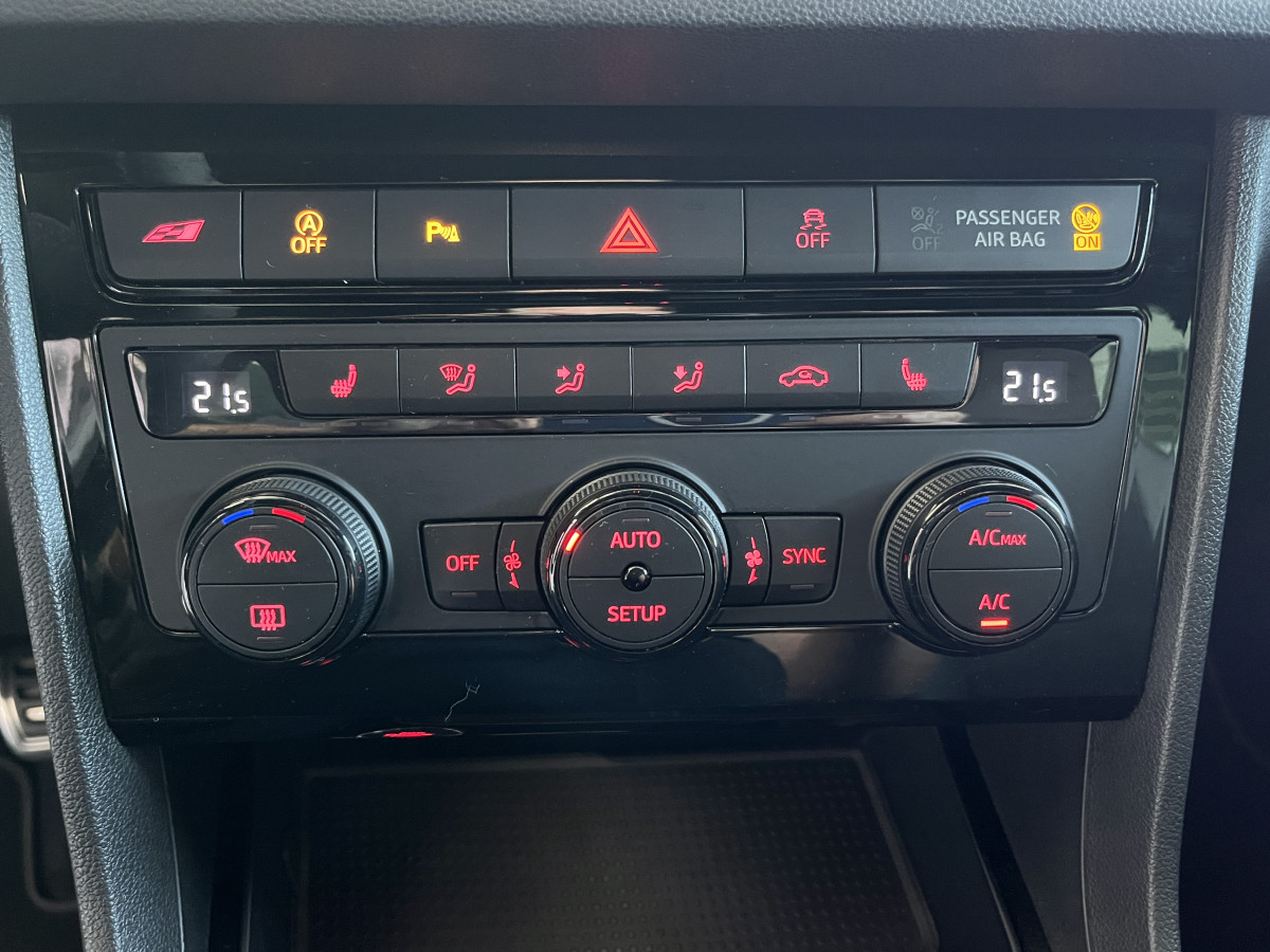 SEAT LEON CUPRA R 2,0 TSI 310 EDITION LIMLITED 799 EXEMPLAIRES GPS CAMERA DCC ACC  KEYLESS REGULATEUR ADAPTATIF SIEGES BAQUETS PACK ALCANTARA  DIVE PROFILE PACK CARBON APPLE CARPLAY FULL LED PARK PILOT HIFI BEATS JANTES 19 ETAT PROCHE DU NEUF