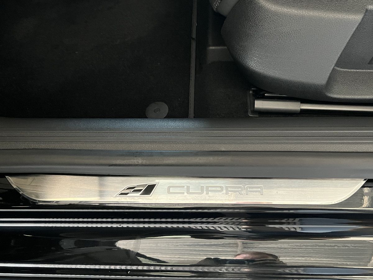 SEAT LEON CUPRA R 2,0 TSI 310 EDITION LIMLITED 799 EXEMPLAIRES GPS CAMERA DCC ACC  KEYLESS REGULATEUR ADAPTATIF SIEGES BAQUETS PACK ALCANTARA  DIVE PROFILE PACK CARBON APPLE CARPLAY FULL LED PARK PILOT HIFI BEATS JANTES 19 ETAT PROCHE DU NEUF