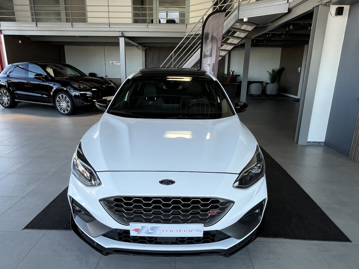 FORD FOCUS ST 2,3 280 TOIT PANORAMIQUE  OUVRANT GPS CAMERA REGULATEUR LIMITEUR KEYLESS APPLE CARPLAY FULL LED PARK PILOT JANTES 19   EXCELLENT ETAT
