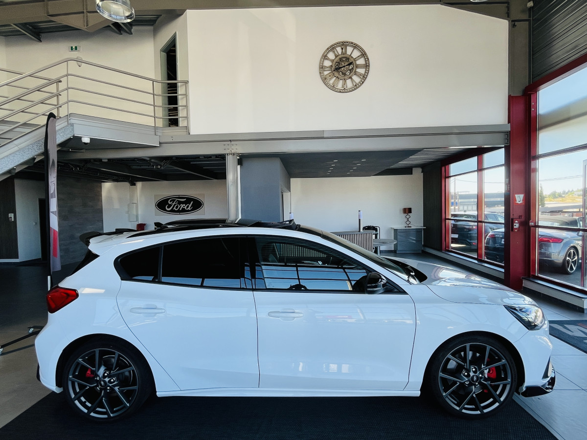 FORD FOCUS ST 2,3 280 TOIT PANORAMIQUE  OUVRANT GPS CAMERA REGULATEUR LIMITEUR KEYLESS APPLE CARPLAY FULL LED PARK PILOT JANTES 19   EXCELLENT ETAT
