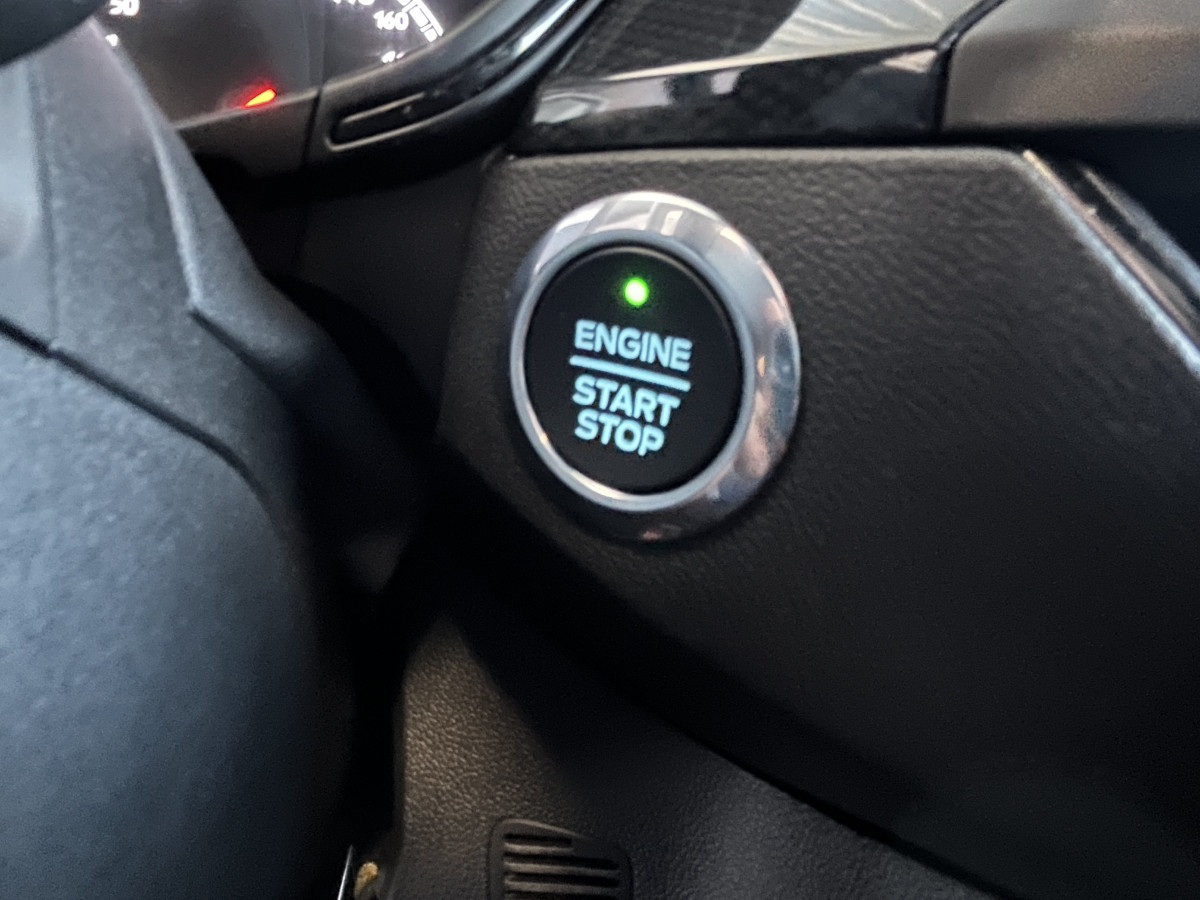 FORD FOCUS ST 2,3 280 TOIT PANORAMIQUE  OUVRANT GPS CAMERA REGULATEUR LIMITEUR KEYLESS APPLE CARPLAY FULL LED PARK PILOT JANTES 19   EXCELLENT ETAT