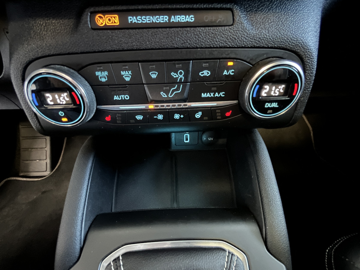FORD FOCUS ST 2,3 280 TOIT PANORAMIQUE  OUVRANT GPS CAMERA REGULATEUR LIMITEUR KEYLESS APPLE CARPLAY FULL LED PARK PILOT JANTES 19   EXCELLENT ETAT
