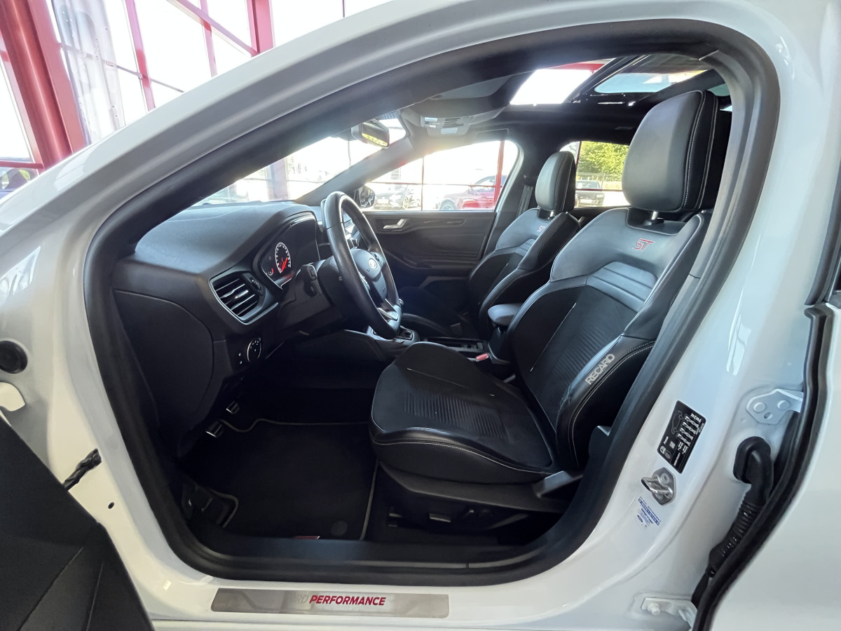 FORD FOCUS ST 2,3 280 TOIT PANORAMIQUE  OUVRANT GPS CAMERA REGULATEUR LIMITEUR KEYLESS APPLE CARPLAY FULL LED PARK PILOT JANTES 19   EXCELLENT ETAT
