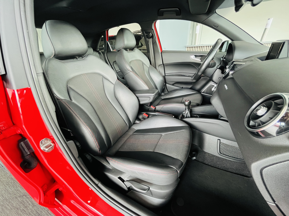 AUDI S1 SPORTBACK 2,0 TFSI  231 QUATTRO GPS KEYLESS  DRIVE SELECT JANTES ALU 18 BI-XENON REGULATEUR HIFI BOSE EXCELLENT ETAT