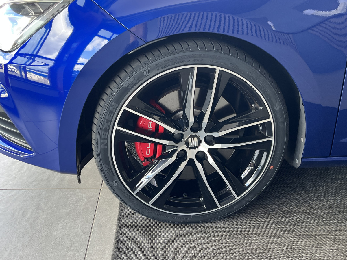 SEAT LEON ST 2,0 TSI 300 DSG6 4DRIVE TOIT PANORAMIQUE OUVRANT GPS CAMERA KEYLESS APPLE CARPLAY ACC DCC REGULATEUR ADAPTATIF SEAT SOUND DRIVE PROFILE PARK PILOT JANTES 19 EXCELLENT ETAT