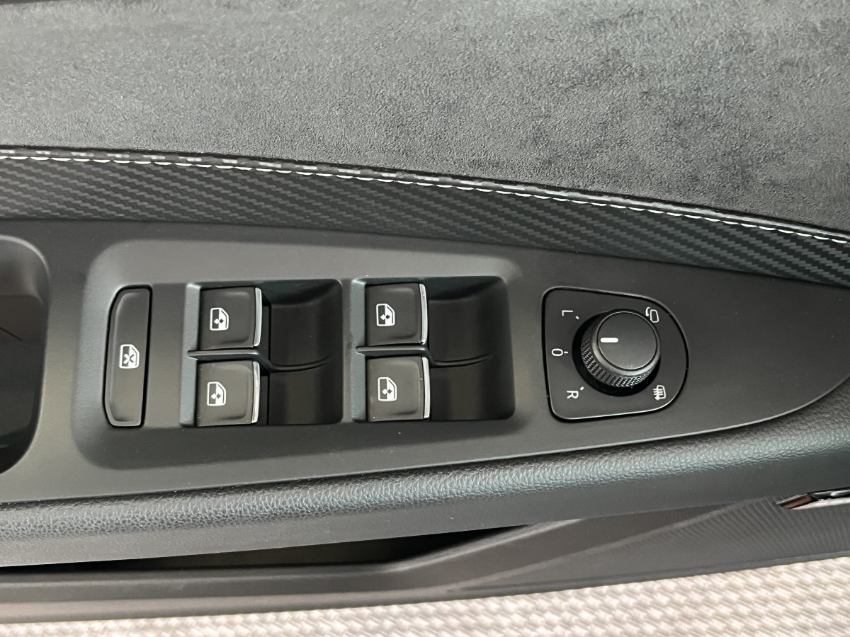 SEAT LEON ST 2,0 TSI 300 DSG6 4DRIVE TOIT PANORAMIQUE OUVRANT GPS CAMERA KEYLESS APPLE CARPLAY ACC DCC REGULATEUR ADAPTATIF SEAT SOUND DRIVE PROFILE PARK PILOT JANTES 19 EXCELLENT ETAT