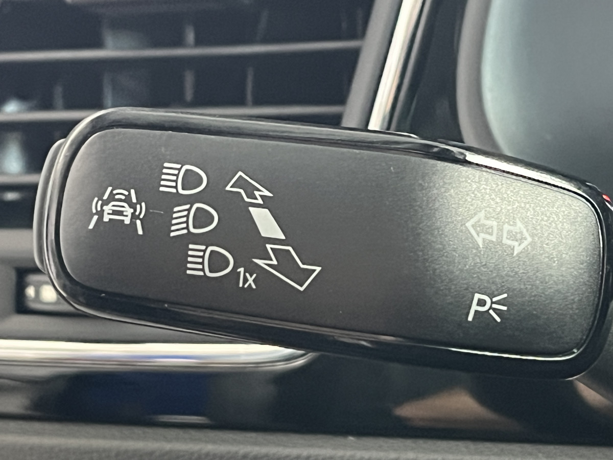 SEAT LEON ST 2,0 TSI 300 DSG6 4DRIVE TOIT PANORAMIQUE OUVRANT GPS CAMERA KEYLESS APPLE CARPLAY ACC DCC REGULATEUR ADAPTATIF SEAT SOUND DRIVE PROFILE PARK PILOT JANTES 19 EXCELLENT ETAT