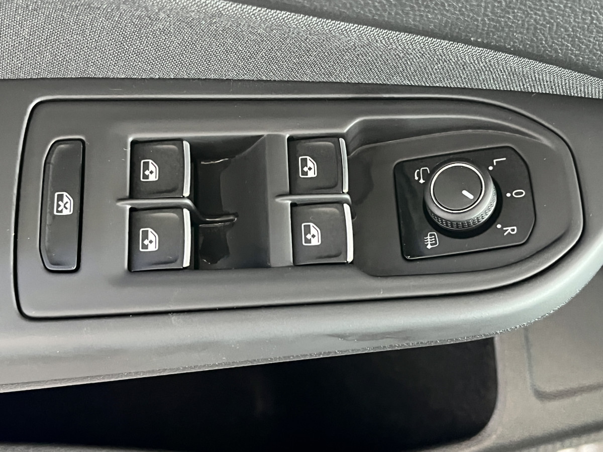 VOLKSWAGEN GOLF 8 GTD 2,0 TDI 200 DSG7 GPS CAMERA ACC COMPORTEMENT DYNAMIQUE  IQ-DRIVE PARK ASSIST PARK PILOT REGULATEUR ADAPTATIF  LIMITEUR FULL LED APPLE CARPLAY KEYLESS DRIVE SELECT  EXCELLENT ETAT
