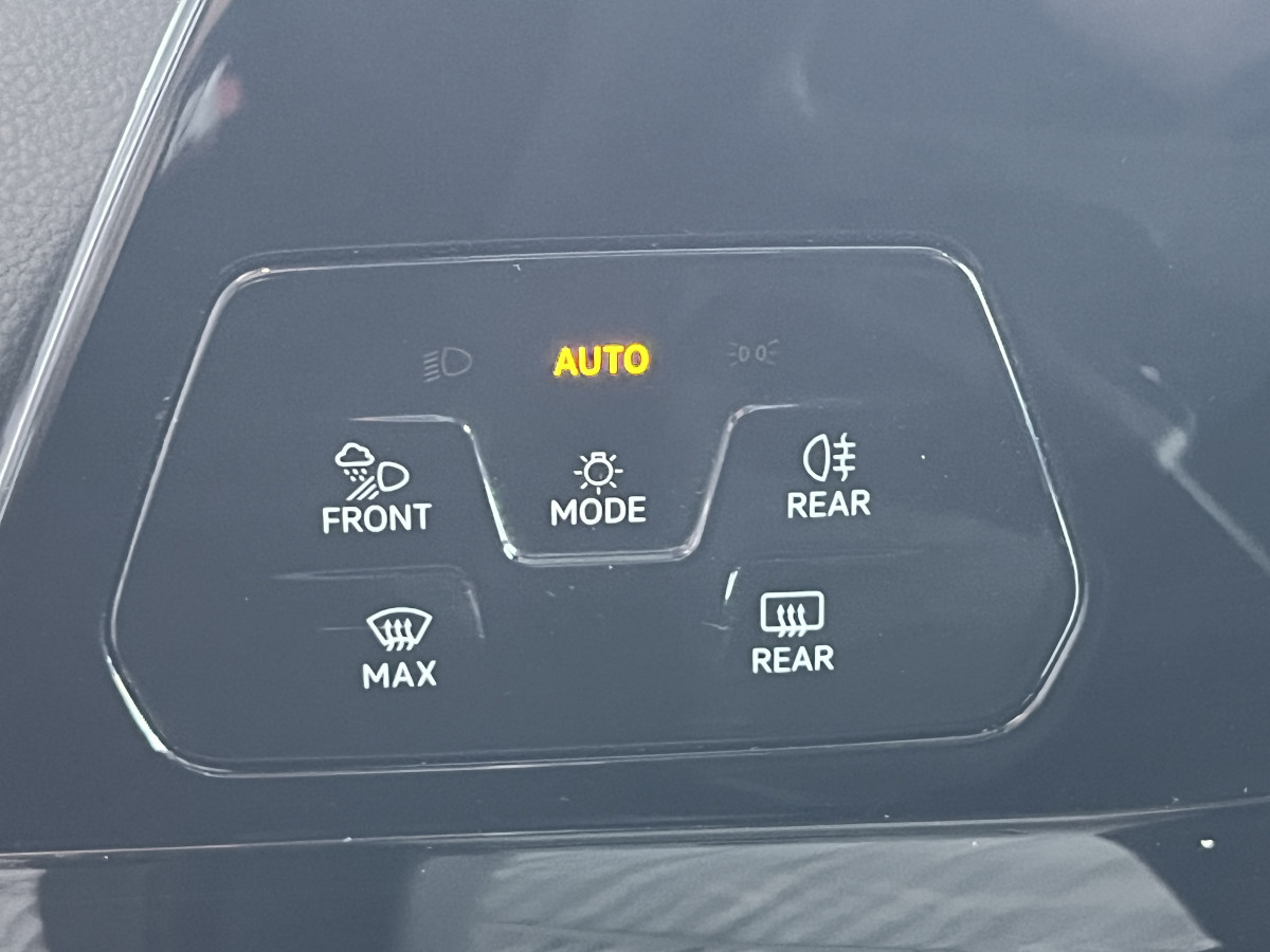 VOLKSWAGEN GOLF 8 GTD 2,0 TDI 200 DSG7 GPS CAMERA ACC COMPORTEMENT DYNAMIQUE  IQ-DRIVE PARK ASSIST PARK PILOT REGULATEUR ADAPTATIF  LIMITEUR FULL LED APPLE CARPLAY KEYLESS DRIVE SELECT  EXCELLENT ETAT