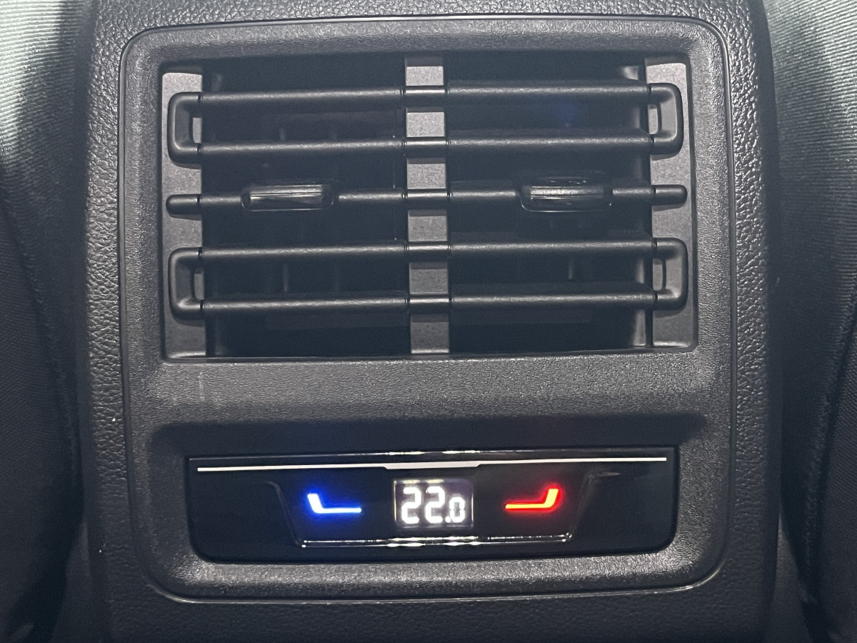 VOLKSWAGEN GOLF 8 GTD 2,0 TDI 200 DSG7 GPS CAMERA ACC COMPORTEMENT DYNAMIQUE  IQ-DRIVE PARK ASSIST PARK PILOT REGULATEUR ADAPTATIF  LIMITEUR FULL LED APPLE CARPLAY KEYLESS DRIVE SELECT  EXCELLENT ETAT
