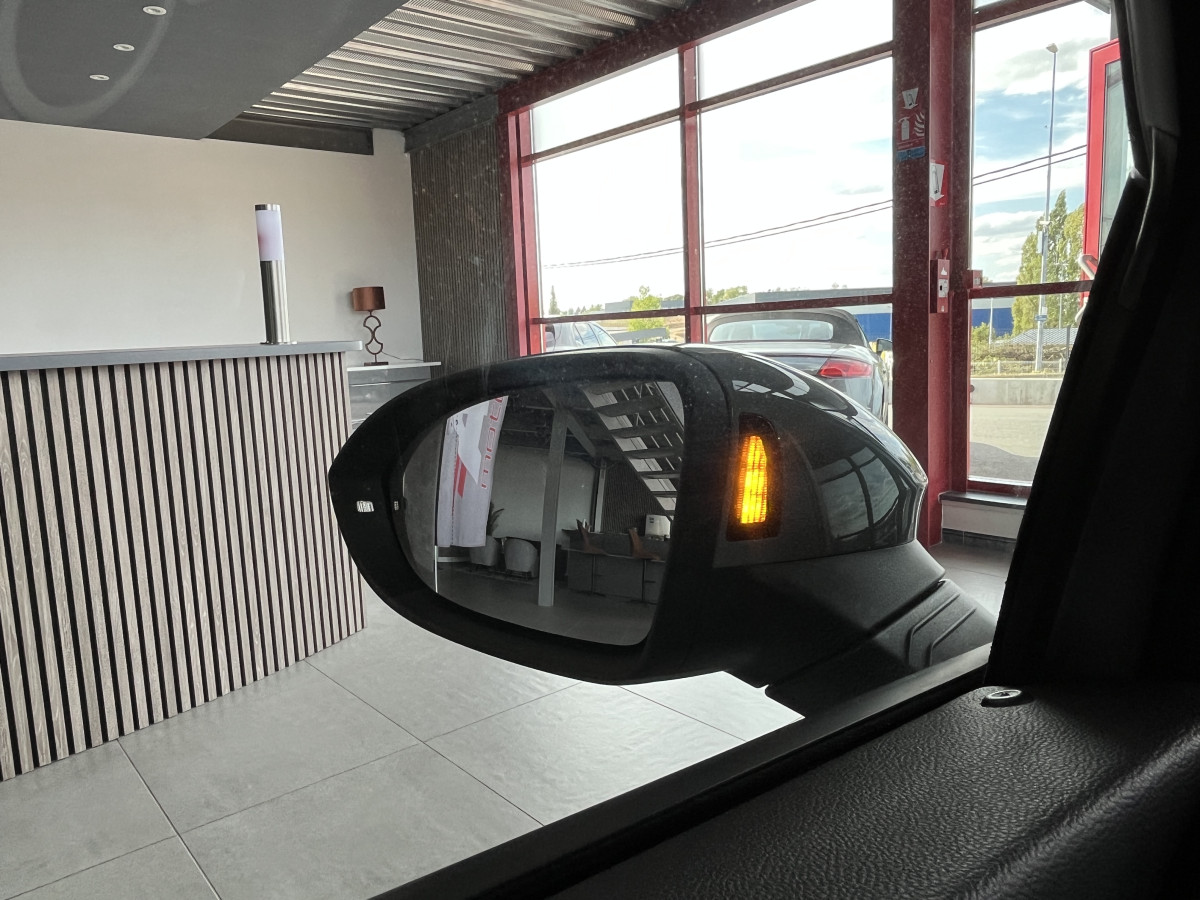 VOLKSWAGEN GOLF 8 GTD 2,0 TDI 200 DSG7 GPS CAMERA ACC COMPORTEMENT DYNAMIQUE  IQ-DRIVE PARK ASSIST PARK PILOT REGULATEUR ADAPTATIF  LIMITEUR FULL LED APPLE CARPLAY KEYLESS DRIVE SELECT  EXCELLENT ETAT