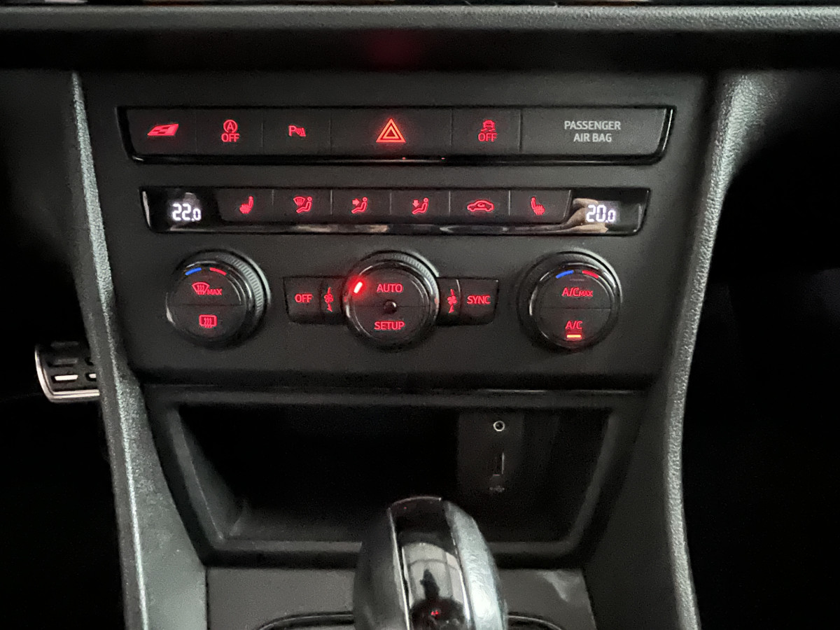 SEAT LEON SC CUPRA   2,0 TSI 290 DSG6  GPS DCC REGULATEUR  DRIVE PROFILE PARK PILOT SEAT SOUND  FULL LED  JANTES 19 EXCELLENT ETAT