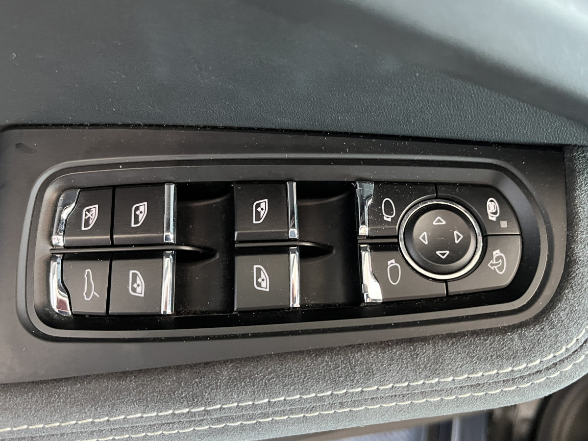 PORSCHE MACAN GTS 3,0 V6 360 4X4 PDK ATTELAGE TOIT PANORAMIQUE OUVRANT APPLE CARPLAY  GPS CAMERA PASM PDLS REGULATEUR ADAPTATIF  FULL LED SUSPENSION PNEUMATIQUE  HIFI BOSE PACK CHRONO SPORT JANTES 21 TURBO  EXCELLENT ETAT