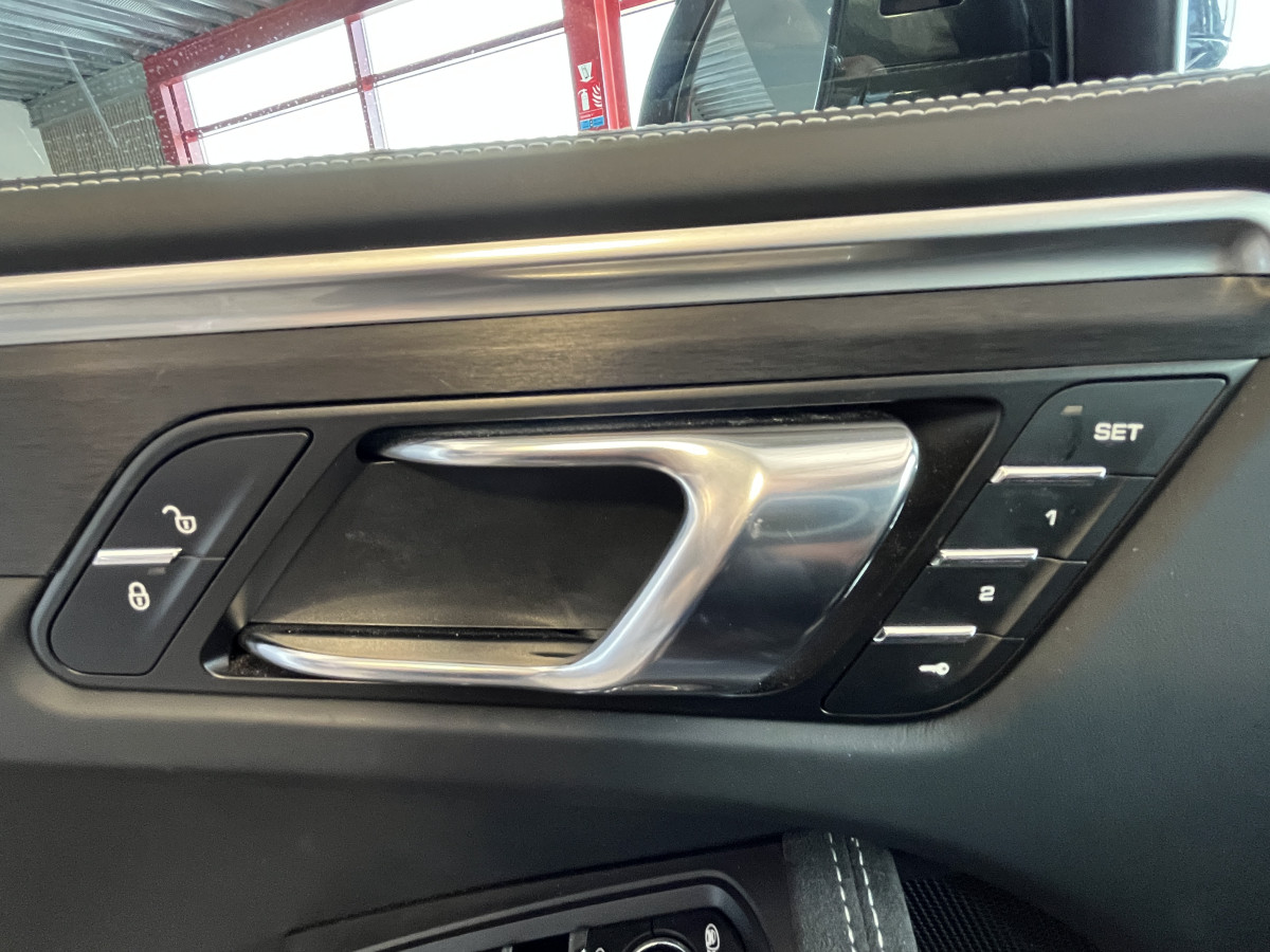PORSCHE MACAN GTS 3,0 V6 360 4X4 PDK ATTELAGE TOIT PANORAMIQUE OUVRANT APPLE CARPLAY  GPS CAMERA PASM PDLS REGULATEUR ADAPTATIF  FULL LED SUSPENSION PNEUMATIQUE  HIFI BOSE PACK CHRONO SPORT JANTES 21 TURBO  EXCELLENT ETAT
