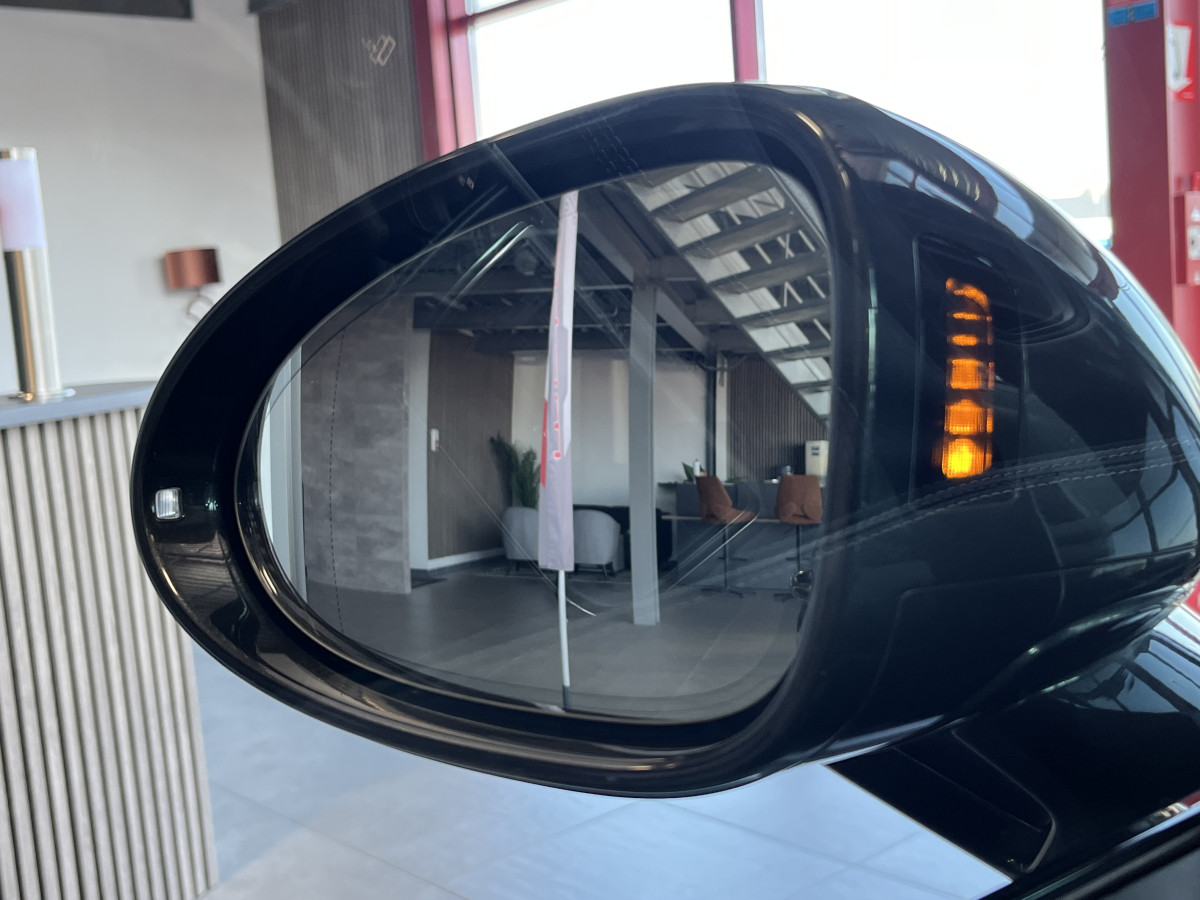 PORSCHE MACAN GTS 3,0 V6 360 4X4 PDK ATTELAGE TOIT PANORAMIQUE OUVRANT APPLE CARPLAY  GPS CAMERA PASM PDLS REGULATEUR ADAPTATIF  FULL LED SUSPENSION PNEUMATIQUE  HIFI BOSE PACK CHRONO SPORT JANTES 21 TURBO  EXCELLENT ETAT