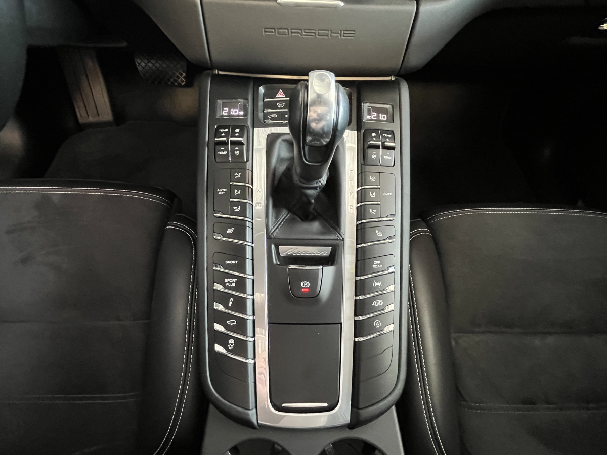 PORSCHE MACAN GTS 3,0 V6 360 4X4 PDK ATTELAGE TOIT PANORAMIQUE OUVRANT APPLE CARPLAY  GPS CAMERA PASM PDLS REGULATEUR ADAPTATIF  FULL LED SUSPENSION PNEUMATIQUE  HIFI BOSE PACK CHRONO SPORT JANTES 21 TURBO  EXCELLENT ETAT