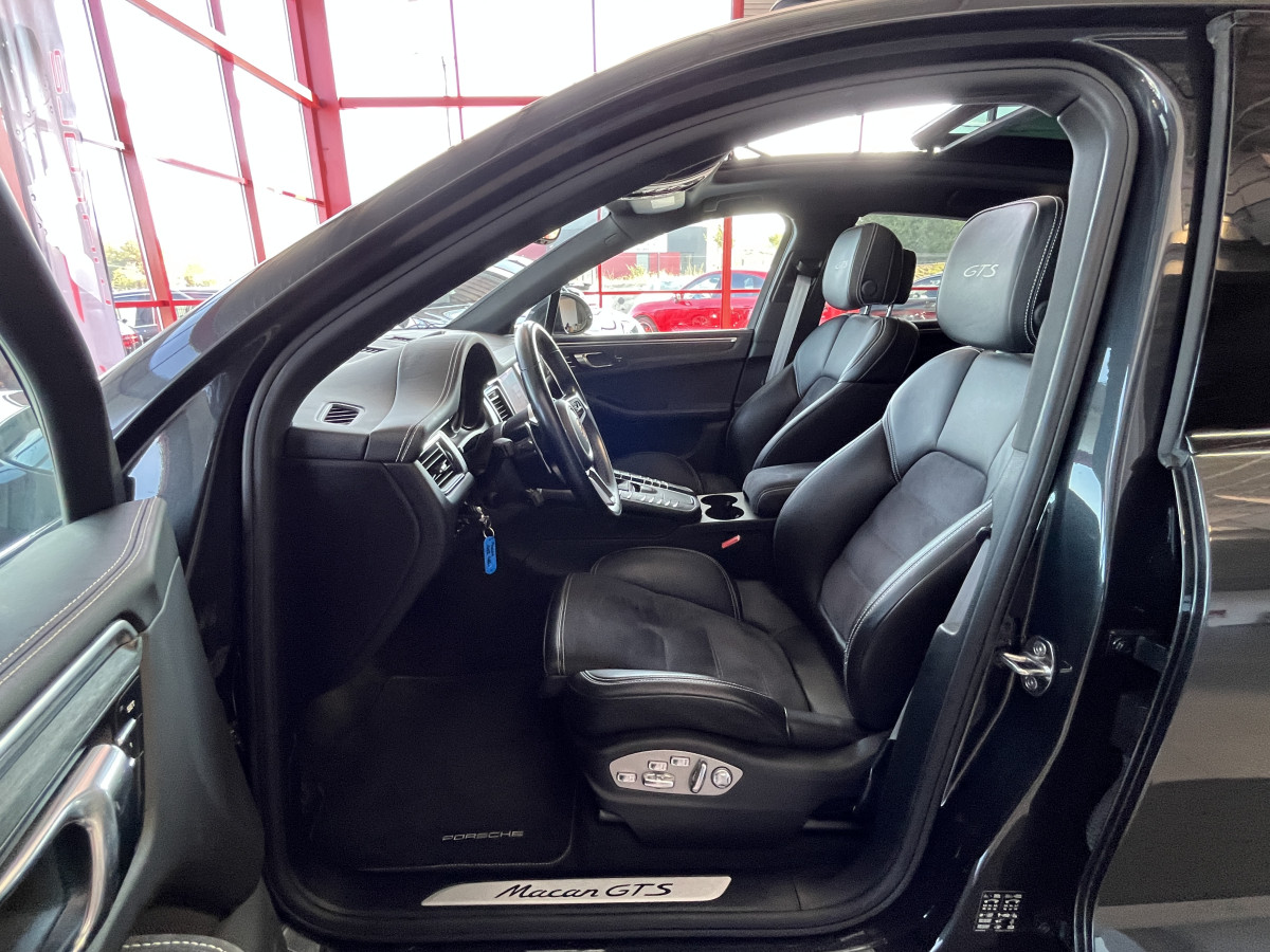 PORSCHE MACAN GTS 3,0 V6 360 4X4 PDK ATTELAGE TOIT PANORAMIQUE OUVRANT APPLE CARPLAY  GPS CAMERA PASM PDLS REGULATEUR ADAPTATIF  FULL LED SUSPENSION PNEUMATIQUE  HIFI BOSE PACK CHRONO SPORT JANTES 21 TURBO  EXCELLENT ETAT