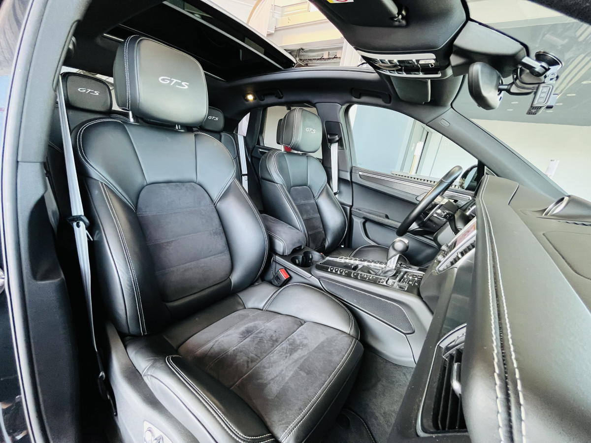 PORSCHE MACAN GTS 3,0 V6 360 4X4 PDK ATTELAGE TOIT PANORAMIQUE OUVRANT APPLE CARPLAY  GPS CAMERA PASM PDLS REGULATEUR ADAPTATIF  FULL LED SUSPENSION PNEUMATIQUE  HIFI BOSE PACK CHRONO SPORT JANTES 21 TURBO  EXCELLENT ETAT