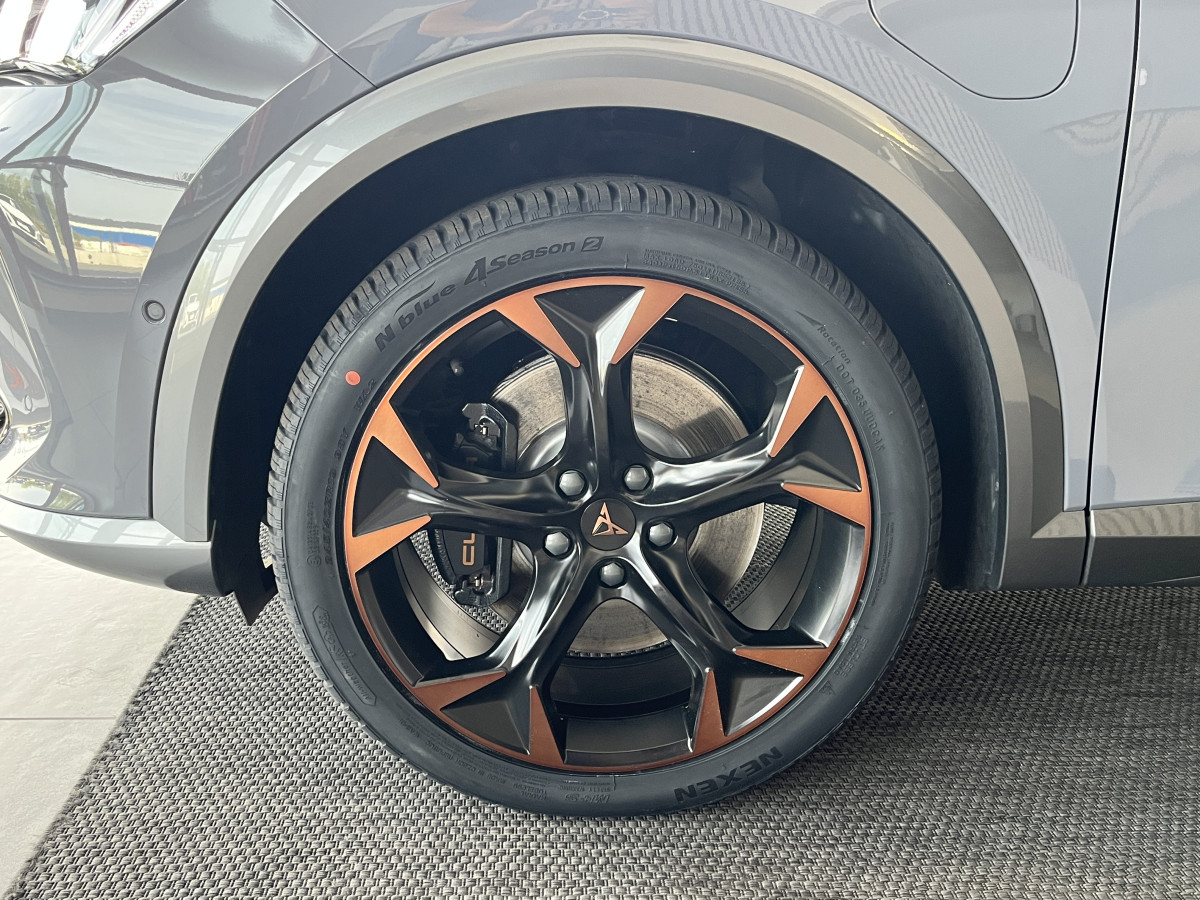 CUPRA FORMENTOR 1,4 E-HYBRID 245 VZ DSG6  GPS CAMERA DCC ACC  360 KEYLESS FULL LED VIRTUAL COCKPIT PARK PILOT PARK ASSIST  DRIVE PROFILE REGULATEUR ADAPTATIF LIMITEUR JANTES 19 PACK HIVER EXCELLENT ETAT
