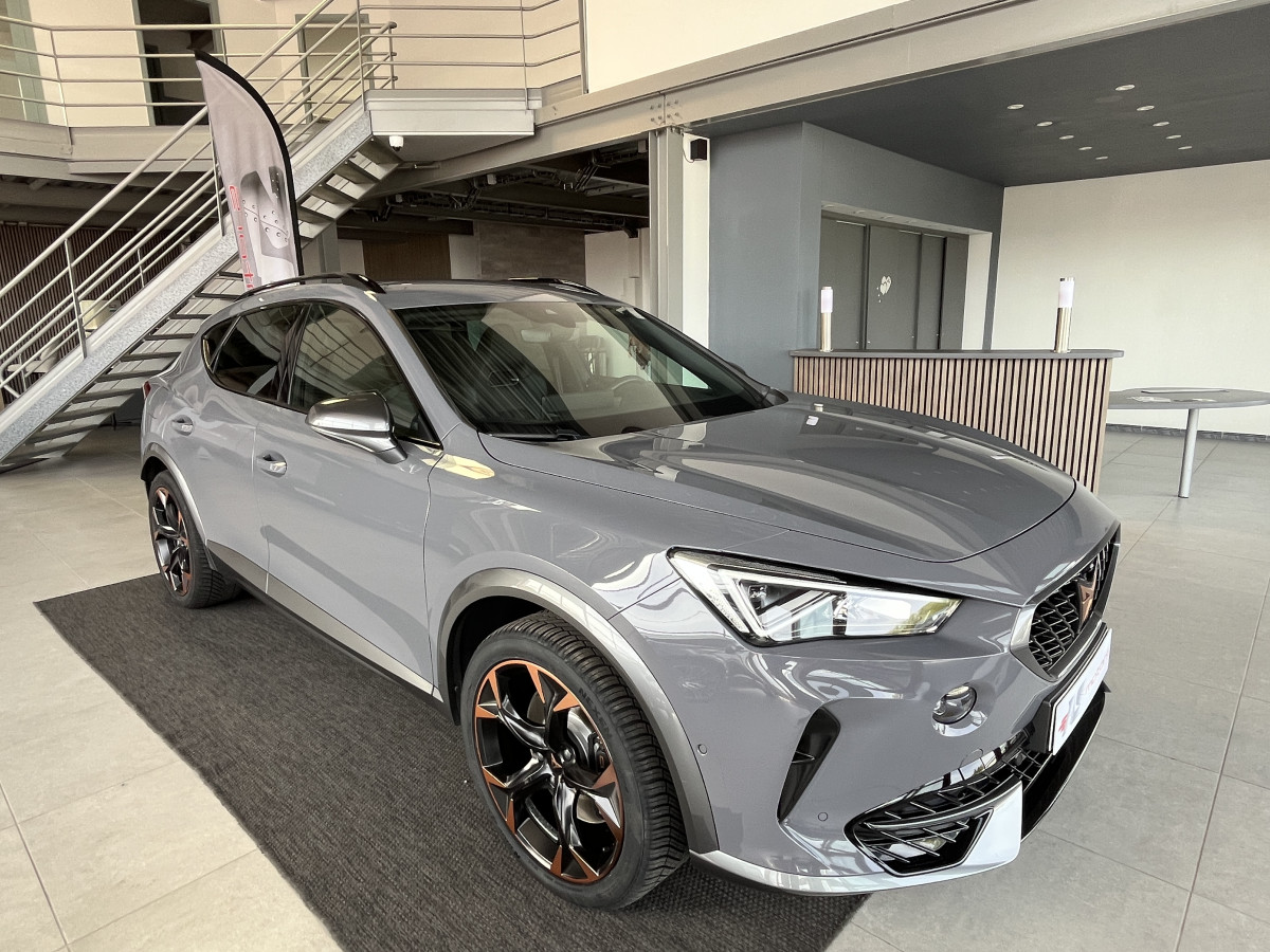 CUPRA FORMENTOR 1,4 E-HYBRID 245 VZ DSG6  GPS CAMERA DCC ACC  360 KEYLESS FULL LED VIRTUAL COCKPIT PARK PILOT PARK ASSIST  DRIVE PROFILE REGULATEUR ADAPTATIF LIMITEUR JANTES 19 PACK HIVER EXCELLENT ETAT