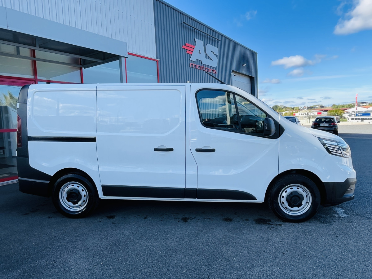 RENAULT TRAFIC FOURGON ADVANCE  L1 H1 3T 2,0 DCI 150  BVA9 ATTELAGE GPS ANDROID APPLE CARPLAY  CAMERA FEUX FULL LED APPLE CARPLAY RADAR DE RECUL REGULATEUR LIMITEUR ETAT NEUF