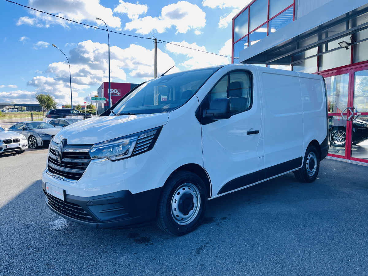 RENAULT TRAFIC FOURGON ADVANCE  L1 H1 3T 2,0 DCI 150  BVA9 ATTELAGE GPS ANDROID APPLE CARPLAY  CAMERA FEUX FULL LED APPLE CARPLAY RADAR DE RECUL REGULATEUR LIMITEUR ETAT NEUF