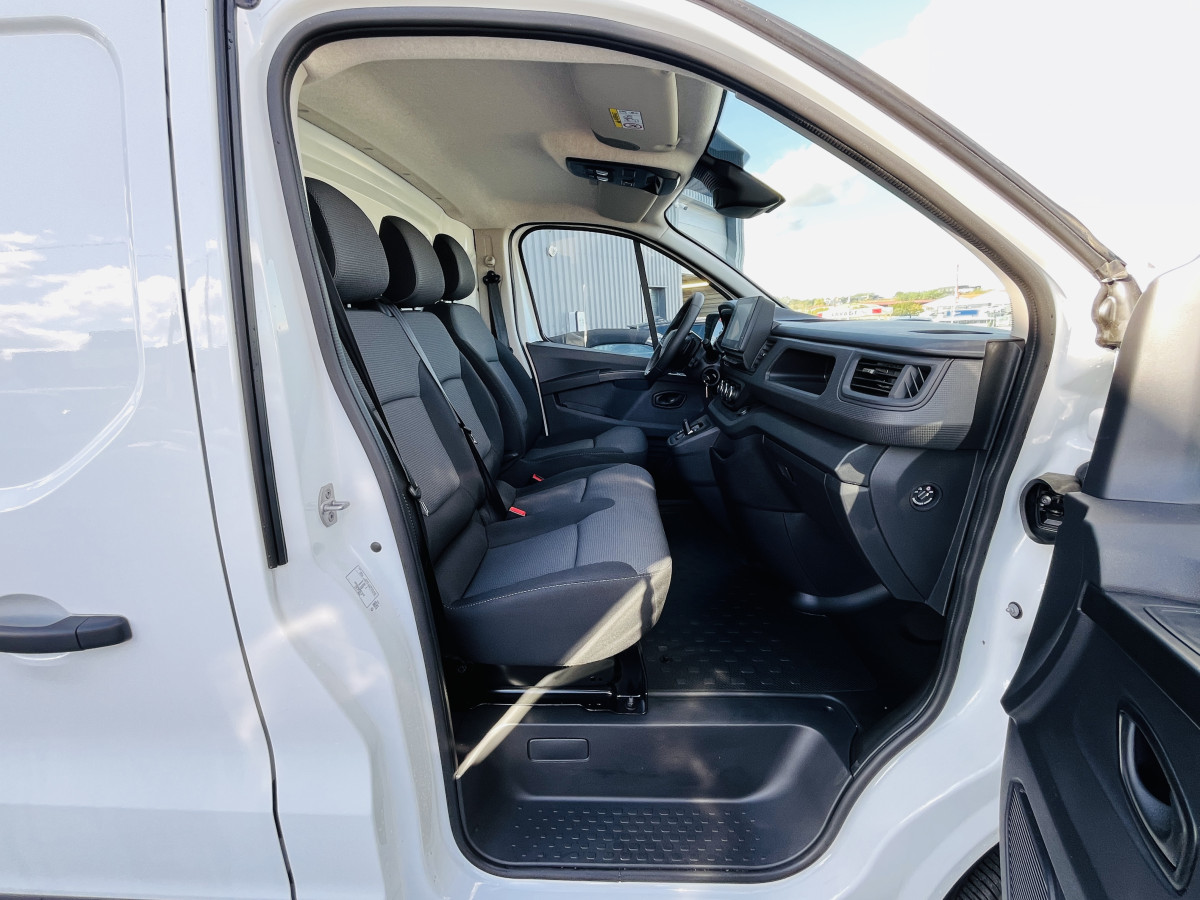 RENAULT TRAFIC FOURGON ADVANCE  L1 H1 3T 2,0 DCI 150  BVA9 ATTELAGE GPS ANDROID APPLE CARPLAY  CAMERA FEUX FULL LED APPLE CARPLAY RADAR DE RECUL REGULATEUR LIMITEUR ETAT NEUF