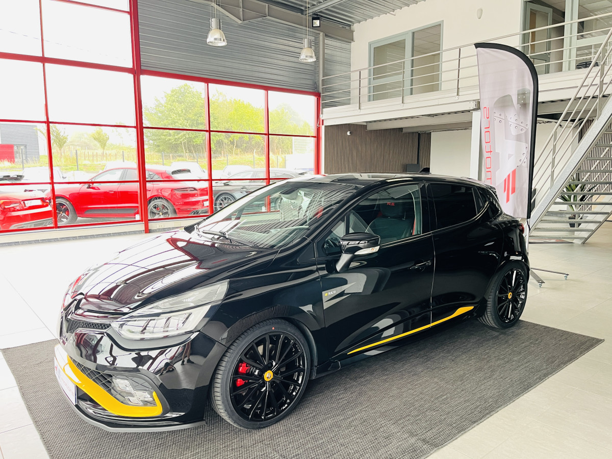 RENAULT CLIO 4  RS 18 1,6 220 EDC N° 808  GPS REGULATEUR LIMITEURRS DRIVE RS MONITOR HIFI BASS REFLEX  AKRAPOVIC KEYLESS PARK PILOT FEUX LED JANTES 18 EXCELLENT ETAT