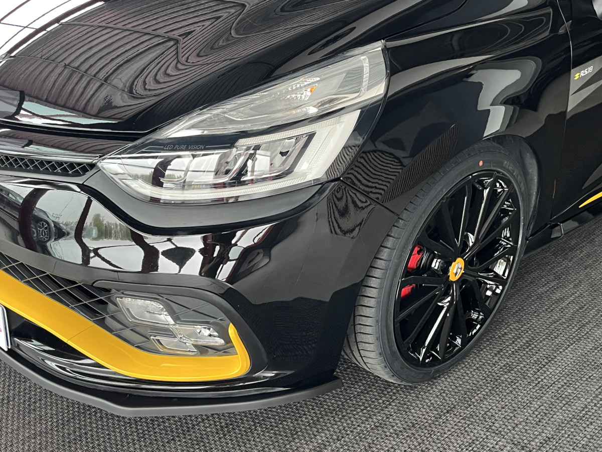 RENAULT CLIO 4  RS 18 1,6 220 EDC N° 808  GPS REGULATEUR LIMITEURRS DRIVE RS MONITOR HIFI BASS REFLEX  AKRAPOVIC KEYLESS PARK PILOT FEUX LED JANTES 18 EXCELLENT ETAT