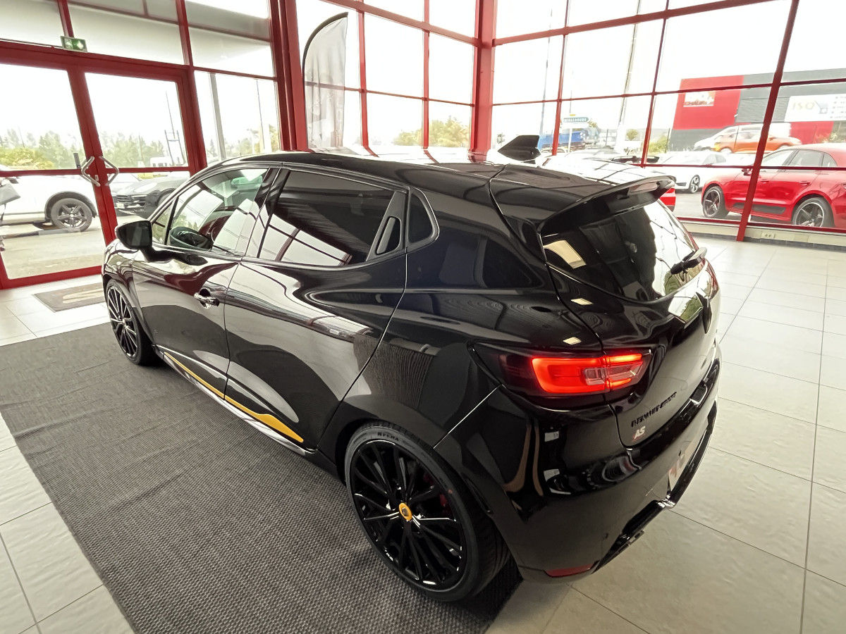RENAULT CLIO 4  RS 18 1,6 220 EDC N° 808  GPS REGULATEUR LIMITEURRS DRIVE RS MONITOR HIFI BASS REFLEX  AKRAPOVIC KEYLESS PARK PILOT FEUX LED JANTES 18 EXCELLENT ETAT
