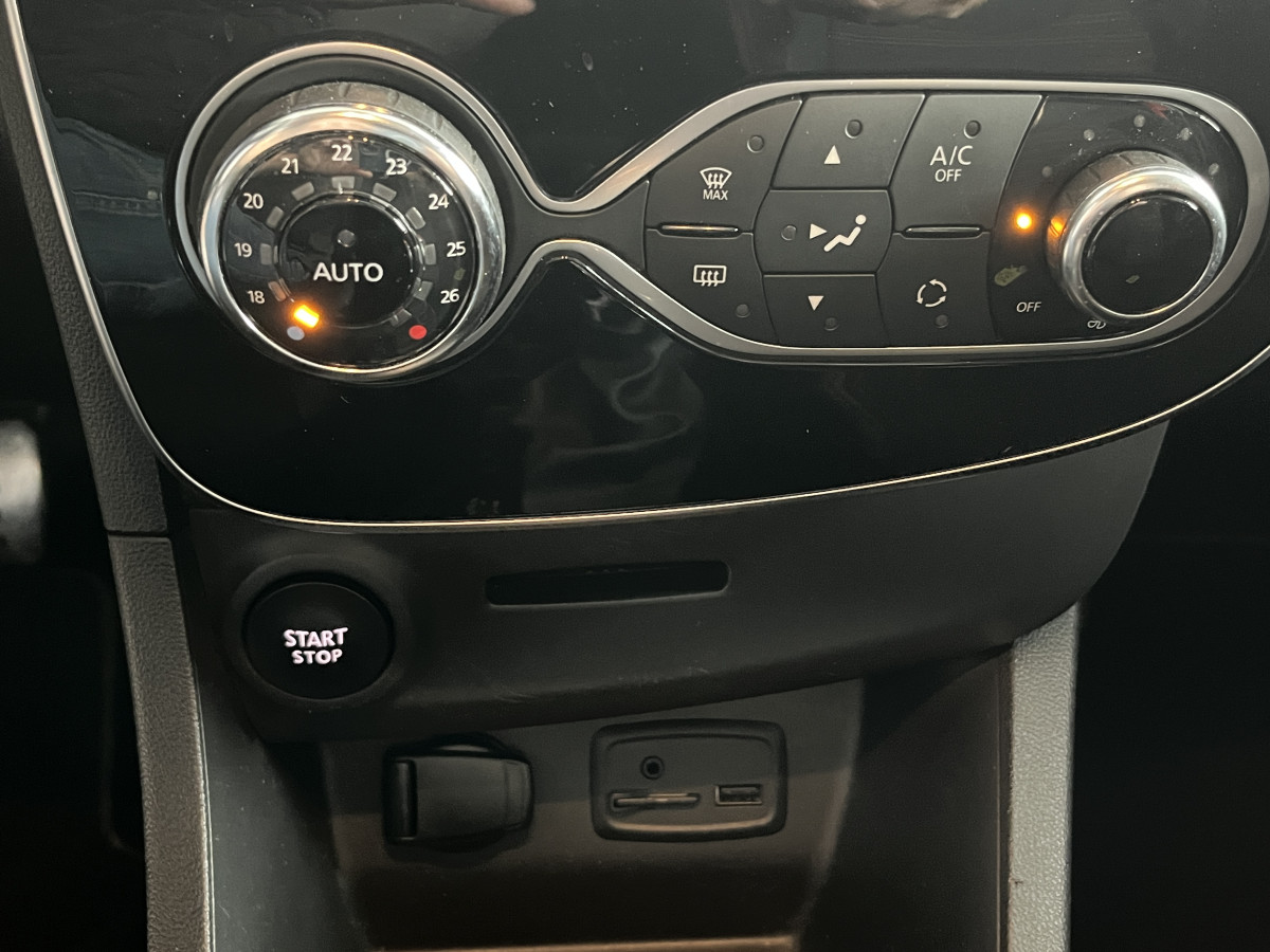 RENAULT CLIO 4  RS 18 1,6 220 EDC N° 808  GPS REGULATEUR LIMITEURRS DRIVE RS MONITOR HIFI BASS REFLEX  AKRAPOVIC KEYLESS PARK PILOT FEUX LED JANTES 18 EXCELLENT ETAT