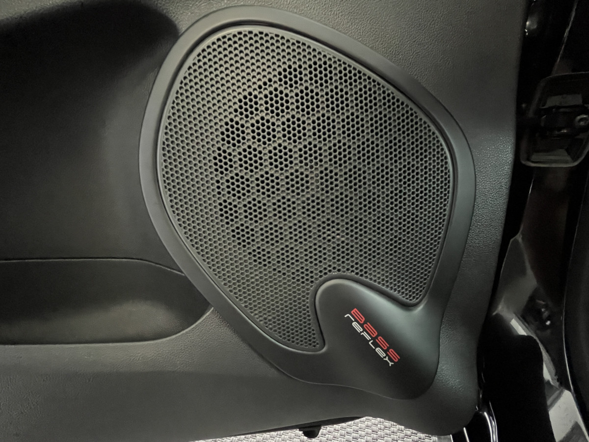 RENAULT CLIO 4  RS 18 1,6 220 EDC N° 808  GPS REGULATEUR LIMITEURRS DRIVE RS MONITOR HIFI BASS REFLEX  AKRAPOVIC KEYLESS PARK PILOT FEUX LED JANTES 18 EXCELLENT ETAT