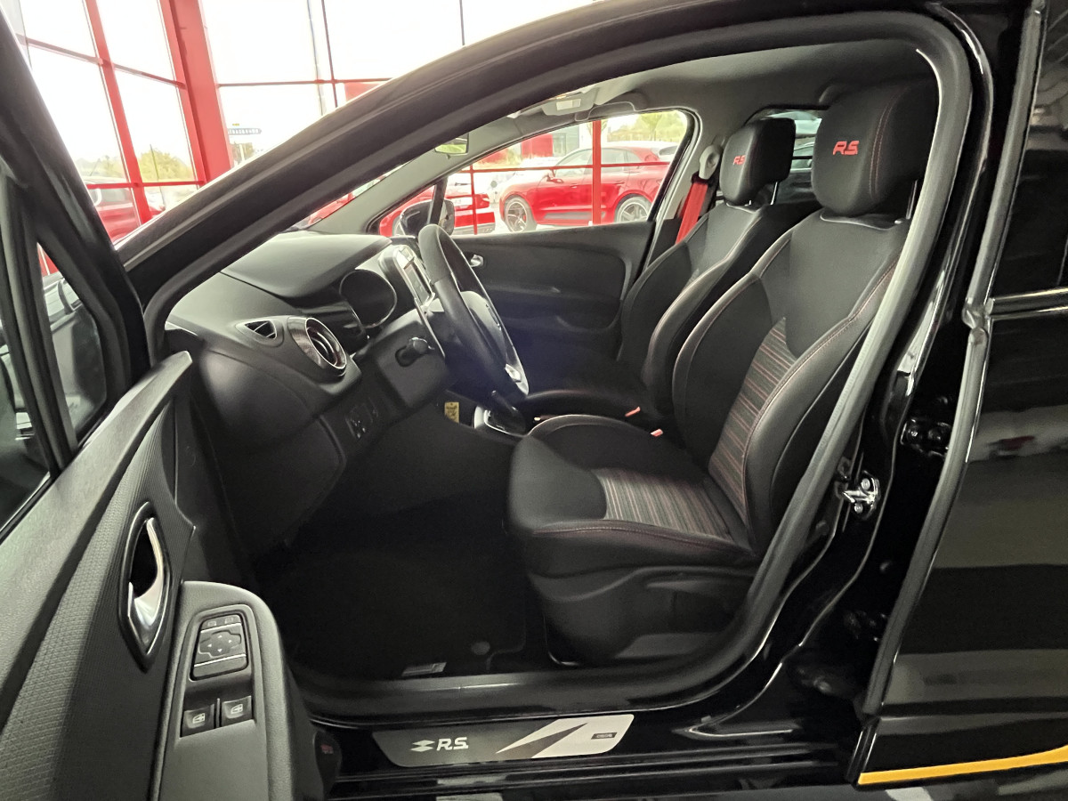 RENAULT CLIO 4  RS 18 1,6 220 EDC N° 808  GPS REGULATEUR LIMITEURRS DRIVE RS MONITOR HIFI BASS REFLEX  AKRAPOVIC KEYLESS PARK PILOT FEUX LED JANTES 18 EXCELLENT ETAT