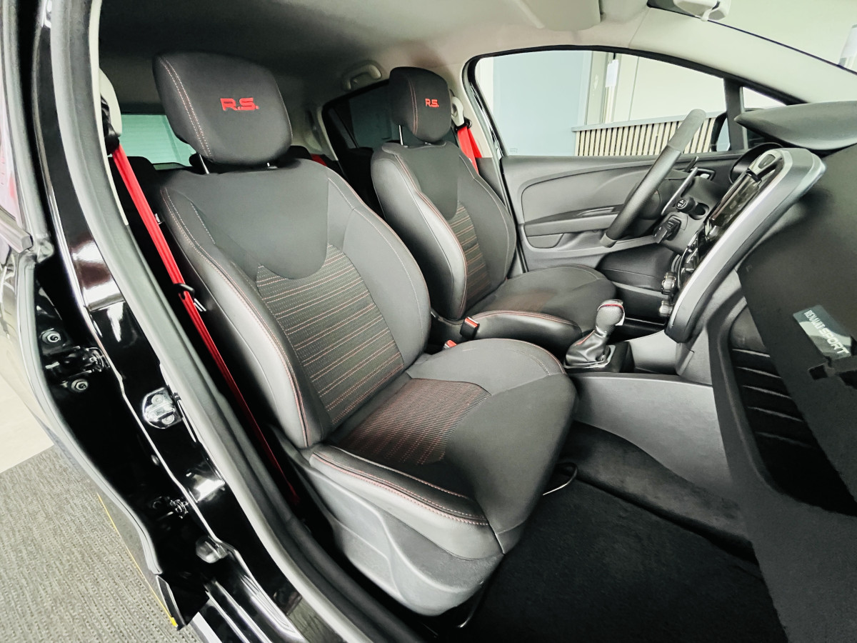 RENAULT CLIO 4  RS 18 1,6 220 EDC N° 808  GPS REGULATEUR LIMITEURRS DRIVE RS MONITOR HIFI BASS REFLEX  AKRAPOVIC KEYLESS PARK PILOT FEUX LED JANTES 18 EXCELLENT ETAT
