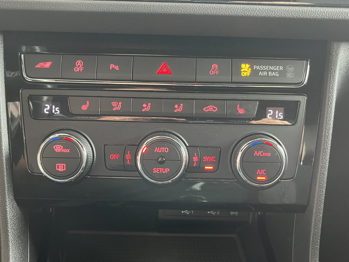 SEAT LEON CUPRA ST 2,0 TSI 300  GPS DCC  HIFI BEATS VIRTUAL COCKPIT REGULATEUR  FEUX FULL LED DRIVE PROFILE PARK PILOT JANTES 19 EXCELLENT ETAT