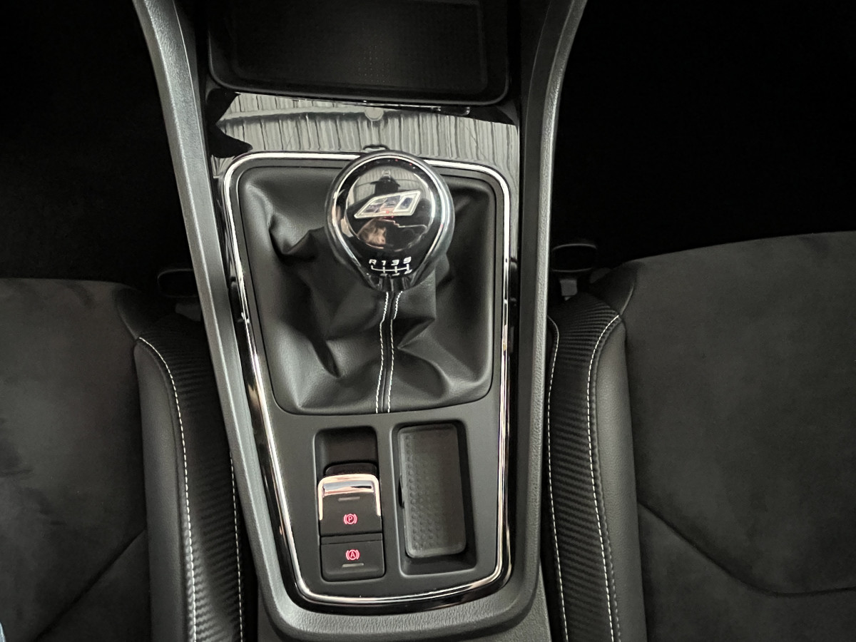 SEAT LEON CUPRA ST 2,0 TSI 300  GPS DCC  HIFI BEATS VIRTUAL COCKPIT REGULATEUR  FEUX FULL LED DRIVE PROFILE PARK PILOT JANTES 19 EXCELLENT ETAT