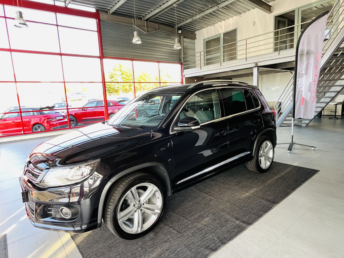 VOLKWAGEN TIGUAN R-LINE 2,0 TDI 184 DSG7 4MOTION  ATTELAGE GPS CAMERA APPLE CAR PLAY REGULATEUR BI-XENON JANTES 19 EXCELLENT ETAT