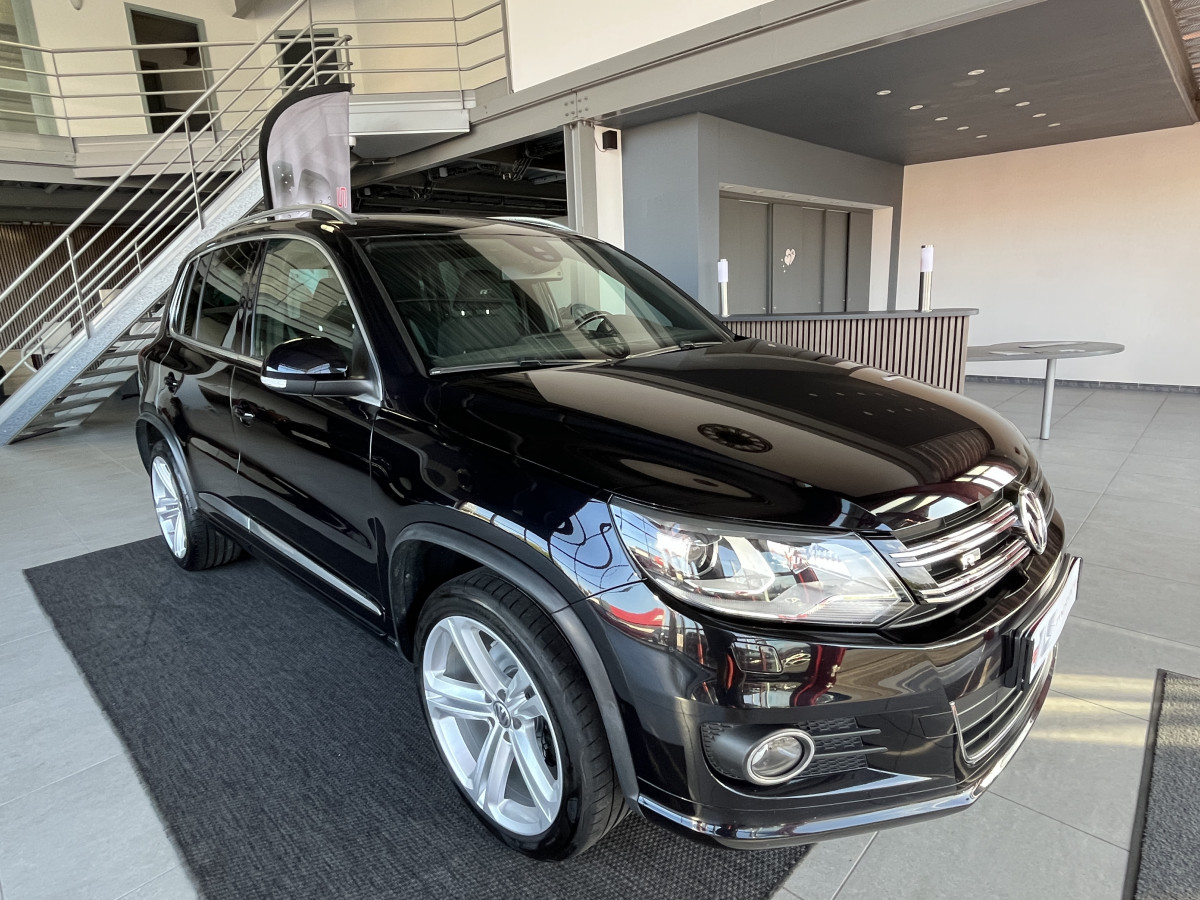 VOLKWAGEN TIGUAN R-LINE 2,0 TDI 184 DSG7 4MOTION  ATTELAGE GPS CAMERA APPLE CAR PLAY REGULATEUR BI-XENON JANTES 19 EXCELLENT ETAT