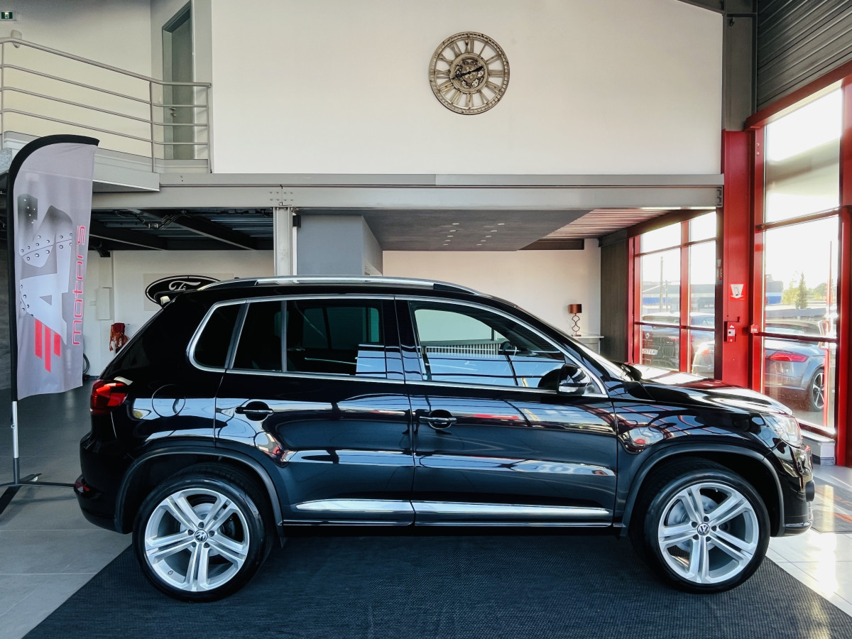VOLKWAGEN TIGUAN R-LINE 2,0 TDI 184 DSG7 4MOTION  ATTELAGE GPS CAMERA APPLE CAR PLAY REGULATEUR BI-XENON JANTES 19 EXCELLENT ETAT